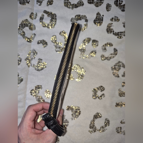 Rare Disney Cruella X Coach ZipUp Wristlet Wallet Mini Bag Purse Limited Edition - Picture 10 of 13